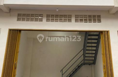 Two-Story Shop House Ready to Use in Downtown Central Semarang A4785 1