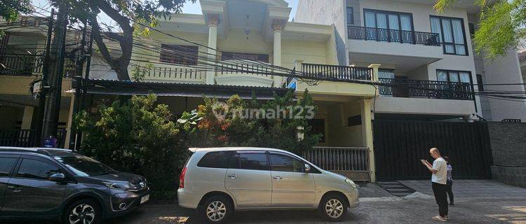 Rumah 2 Lantai SHM Bagus luas hampir 400m2 big family 1