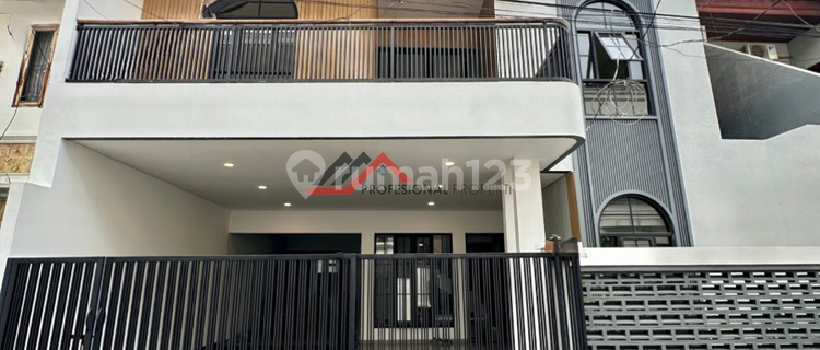 Modern Minimalist New House in a Complex 1