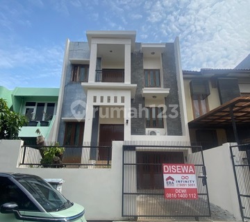rumah sewa 3 lantai di Taman permata buana dengan 4 kamar tidur lokasi dalam cluster tenang dan nyaman 1