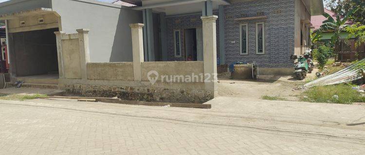 Rumah Dijual 4 Kamar Tidur, Kios Depan +Tanah Belakang Luas, Lokasi Belakang Kantor Gubernur  1