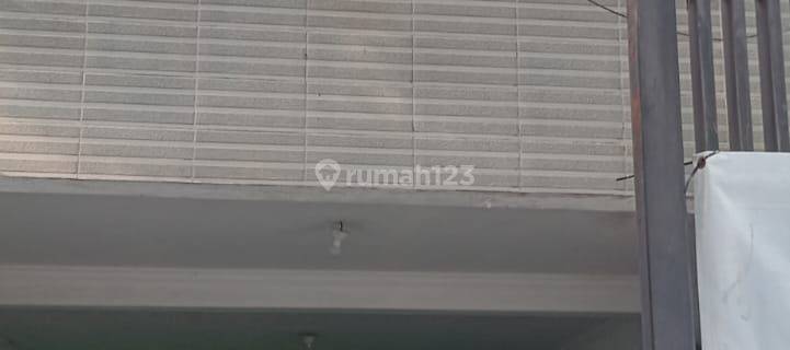 Rumah Ruko dua lantai,bisa untuk kantor atau usaha lainnya  1