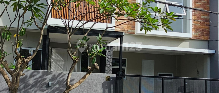 Minimalist House in Sector 9 Bintaro Jaya 1