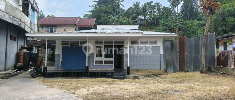 Tanah Luas dan Bangunan Gudang Dijual di Kendari Barat SHM di Jalan Dr. Sam Ratulangi 1