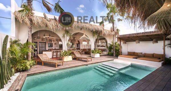 3 bedrooms villa for rent at Bumbak, Kerobokan, Canggu, strategic location, well maintained 1