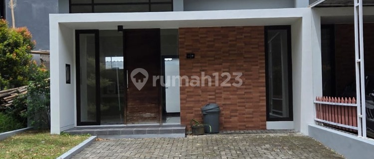 Comfortable Ready-to-Use House at Yellowleaf Citrangrand Tembalang 1