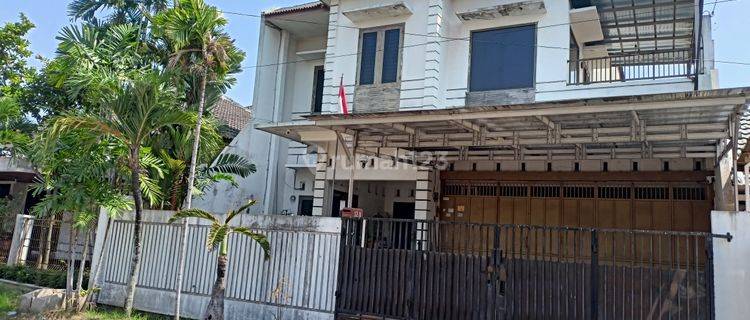 Rumah asri di perumahan Puri Anjasmoro 1