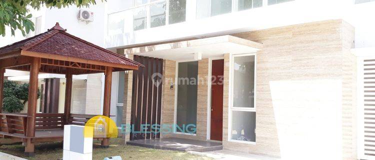 Rumah mewah minimalis ada kolam renang 1