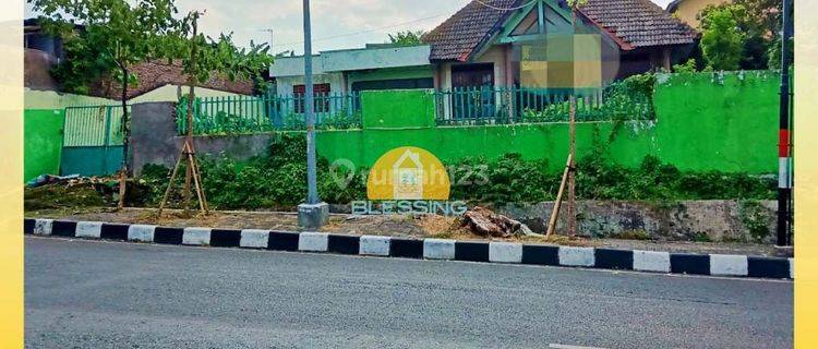 Rumah dan tanah murah butuh renovasi di pinggir jalan besar 1