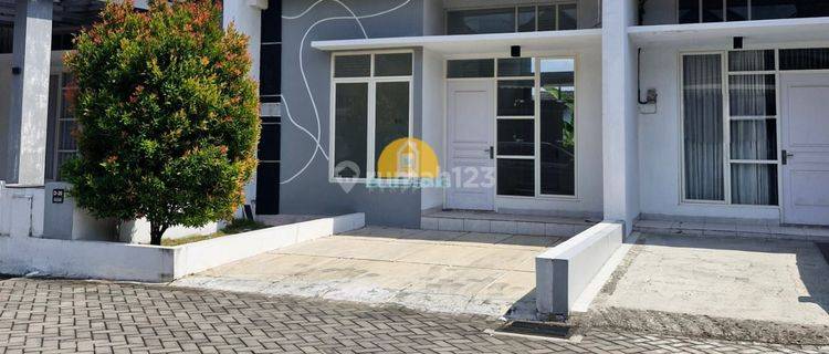 Rumah Bagus Minimalis di Newton Boulevard, Pedurungan, Sem. Tim. 1