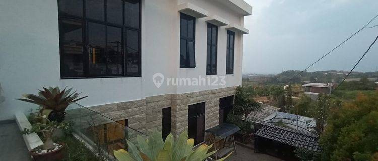 Rumah Luas Bagus 2,5 Lantai di Bukit Sari 1