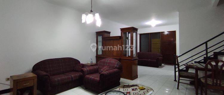 Rumah 3 Lantai Furnished Murah Siap Huni Di Setra Duta, Bandung 1