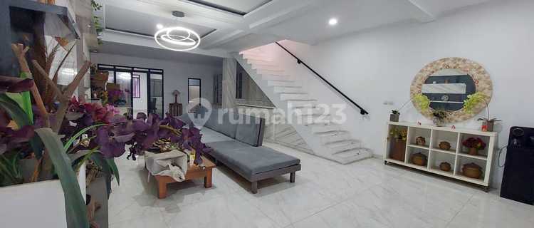 Ready-to-Occupy Shop House Suitable for Office, Strategically Located Near Toll Road on Map 1