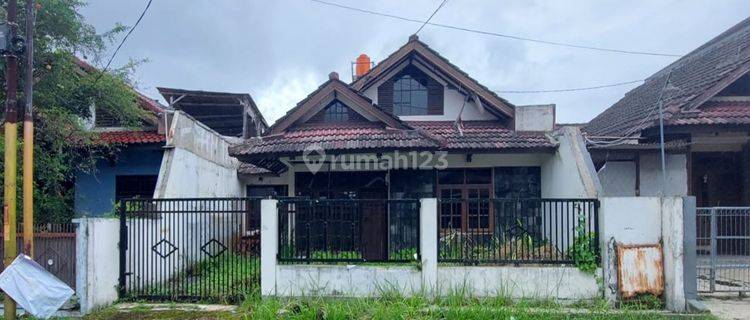 Rumah Lokasi Dekat Ke Pusat Perbelanjaan di Taman Cibaduyut Indah 1