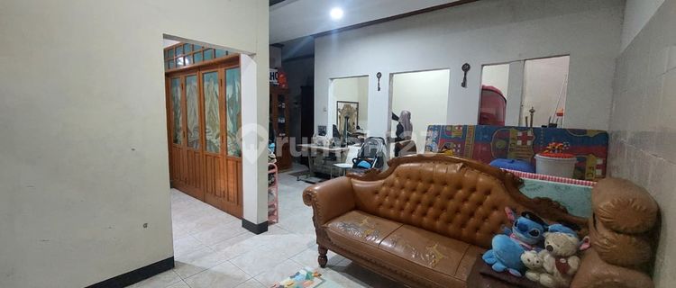 Boarding House + House Suitable for Investment Located on Main Road in Caringin 1