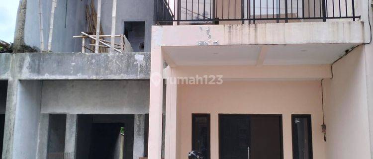 Rumah 2 Lantai 10 Unit Terakhir Ciracas Jakarta Timur  1