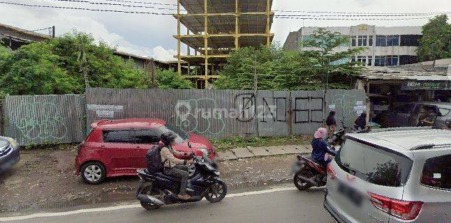 di Jalan Pahlawan Revolusi, Jakarta Timur 1