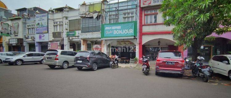 Ruko di Jalan Alternatif Cibubur dalam Kawasan Niaga Citra Gran Cibubur 1