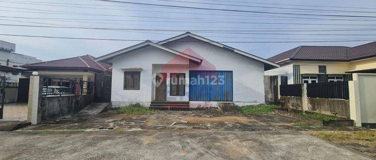 Rumah Dengan Tanah Yang Luas Re Martadinata, Pontianak 1