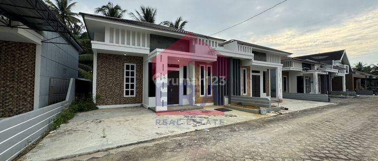 Rumah One Gate System Golden Hawaii Lokasi Singkawang 1