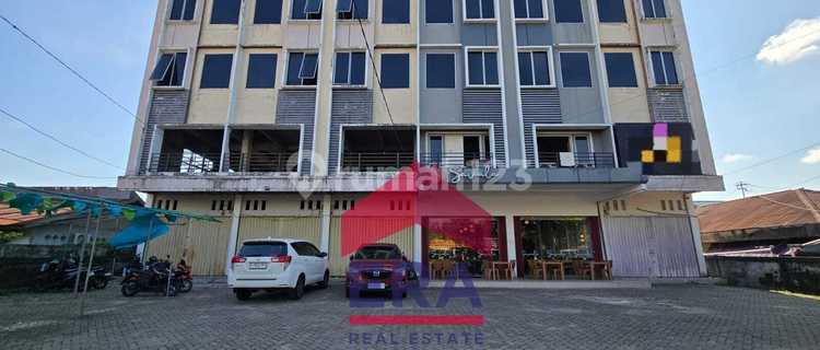 Ready-to-Use Uray Bawadi Shop House, Pontianak 1