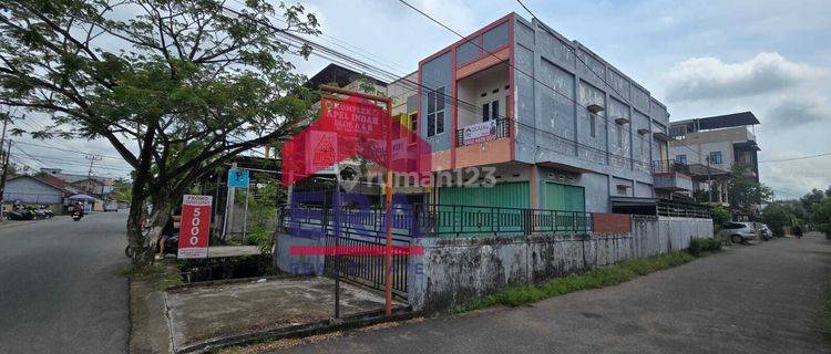 Ruko Tepi Jalan Posisi Hook Jalan Apel, Pontianak 1