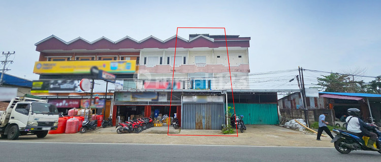 3-story roadside shophouse on Adisucipto Street, Pontianak Kubu Raya 1
