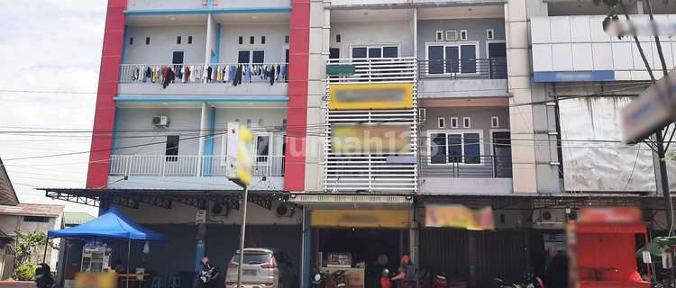 Shop house on the side of KHW Hasyim Road, Pontianak. 1