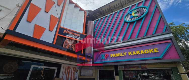 Shop house with Business Benefits in Teuku Umar city center, Pontianak 1