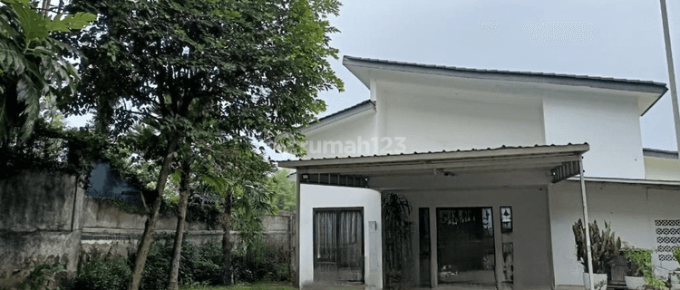 Rumah Dengan Kolam Renang Dan Halaman Luas Sentul City, Bogor 1