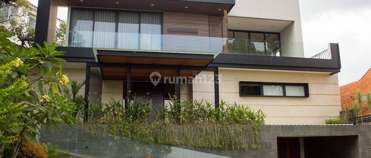 Dijual Villa Resort Full Furnish Siap Huni Nyaman Dan Asri Lokasi di Dago Pakar Bandung 1