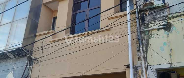 FOR RENT: 3-story shophouse in Bandar Balikpapan City Complex, Balikpapan 1
