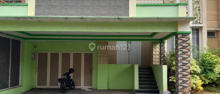 Rumah di grand wisata 1