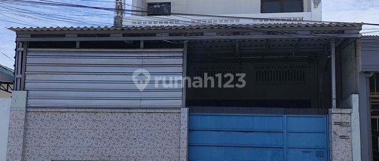 3-Story House/Shop House for Rent 250m from Dr Cipto Road, Semarang 1