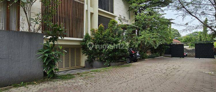 Rumah Townhouse Full Furnished di Kemang Turun Harga Strategis 1
