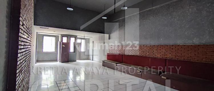 Ready-to-Operate Shop House in Cihampelas 1