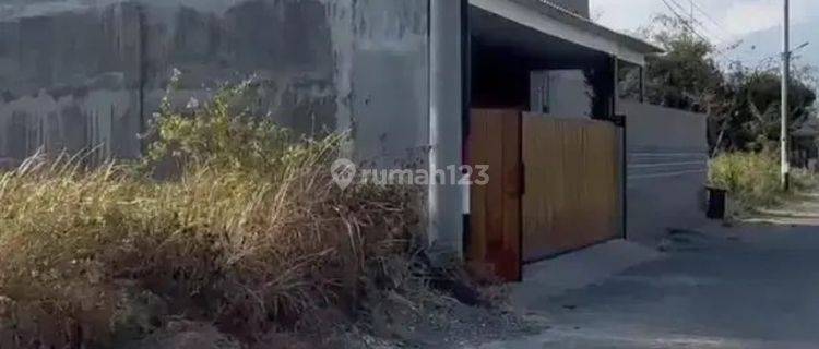 Rumah 3 Lantai Cantik Desain Elegan Plus Kolam Tengah Kota Malang 1