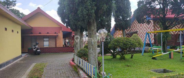 Rumah Villa Luas Ada Playground Lokasi di Kota Batu 1