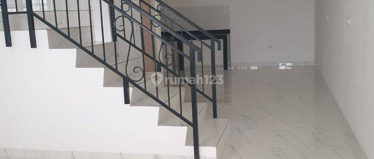 Rumah Baru Pluit Muara Karang, Cantik, 4 Lantai, Unfurnished 1