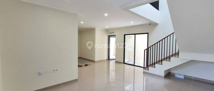 Rumah Baru Cluster Carson, Gading Serpong, 2 Lantai, Hadap Taman, Kamar Utama Lebar 1