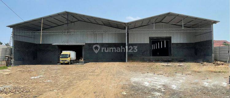 Dua Gudang Gandeng di Daerah Kawasan Industri 1