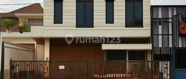 Ruko 2 Lantai Daerah Ramai Cocok Untuk Kantor atau Usaha