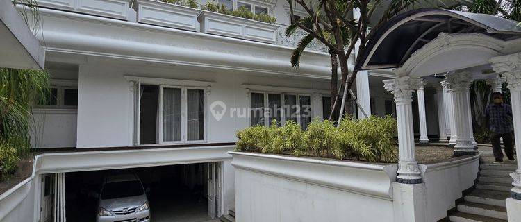 Rumah Area Pejabat Disewa Dekat Jalan Kertanegara Lingkungan Tenang, Jakarta Selatan Kebayoran Baru 1