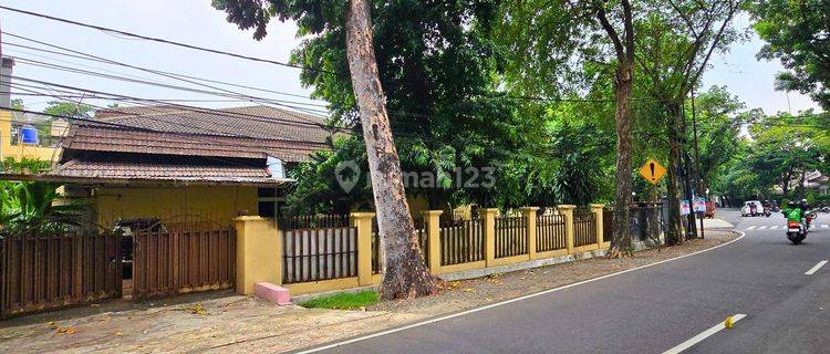 Premium Lokasi Dijual Rumah Harga Hitung Tanah di Pakubuwono Kebayoran Baru Dengan Lingkungan Hijau Yang Asri. 1