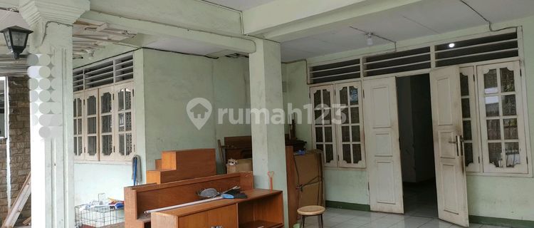 Rumah Lama,2 Lantai di Duren Sawit - Lokasi Strategis Dekat Bkt & Stasiun 1