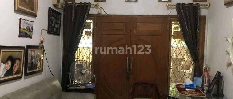 Rawamangun, Rumah 2 Lantai Siap Huni, Lokasi Sangat Strategis, Deket Moll, Deket Lrt, Deket Kulinert, Aman, Tidak Banjir, Dalam Komplek 1
