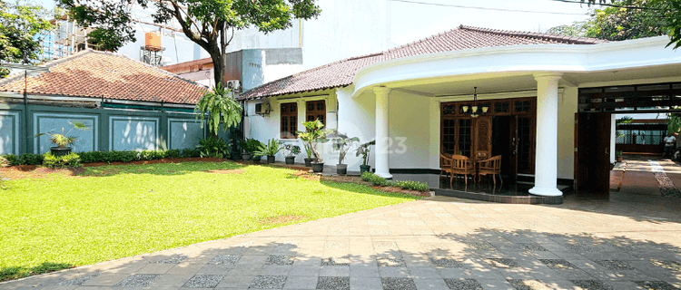 Indonesian Classic House in Cilandak  1