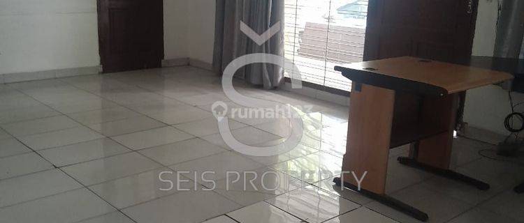 Rumah 2 Lantai Bagus Unfurnished SHM di Sayap Riau, Bandung 1