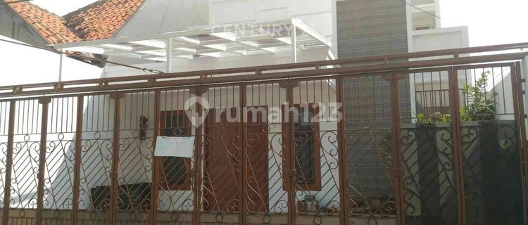 House on West Jatinegara Street, East Jakarta 1