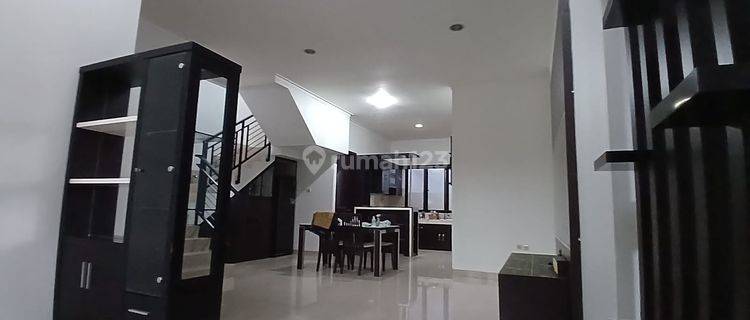 Disewakan Rumah 2 Lantai, Furnished Di Kencana Loka 1